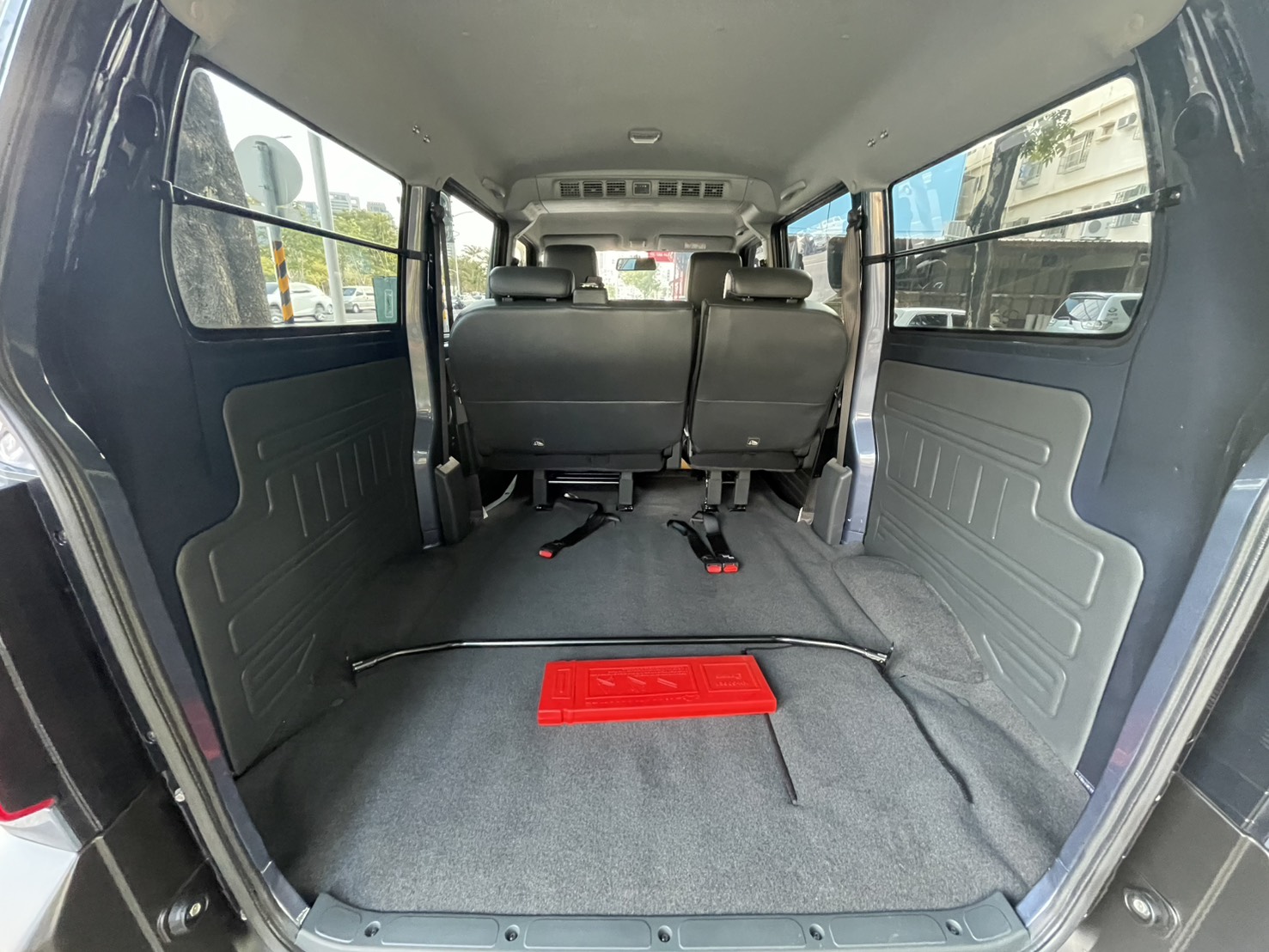 《鑫宏車業》此商品已下架---[ 原廠保固中、13吋鋁圈 ] 三代改款 自排 A180型廂型車  第15張相片