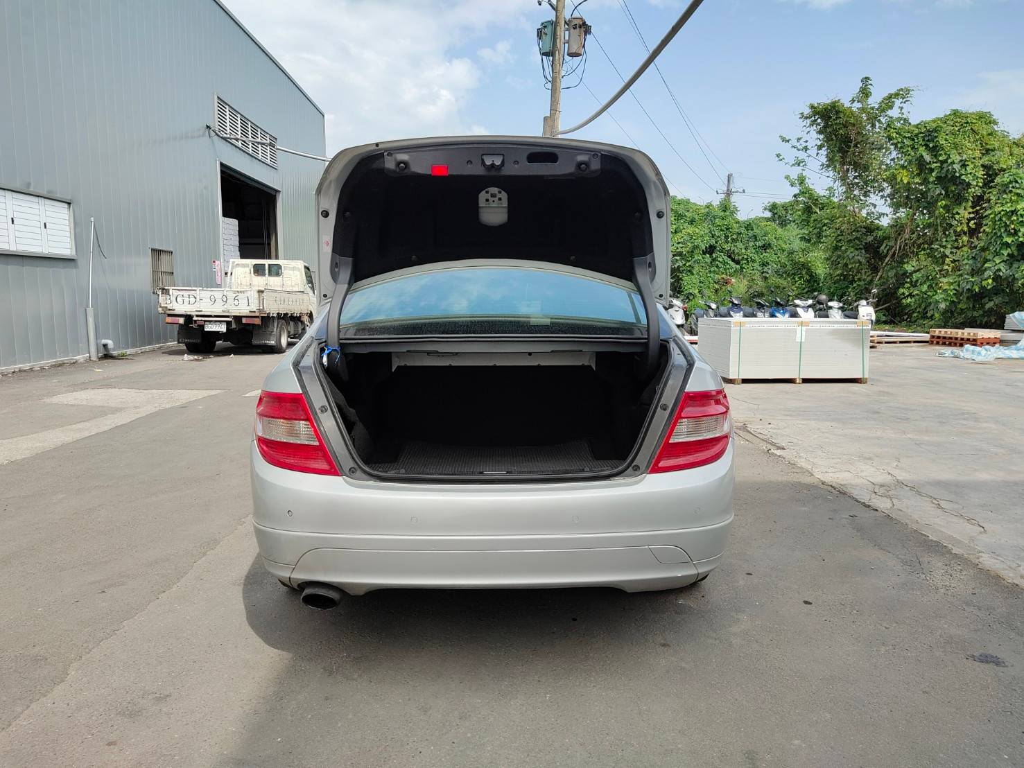 《鑫宏車業》車輛目前在新北市五股區，前衛版，好車等你開回家  第6張相片