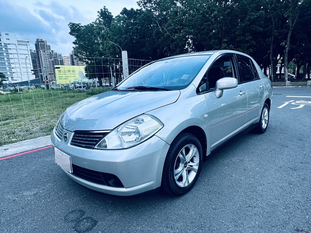 《鑫宏車業》四門 一代B規 方便實惠 代步車  第1張相片