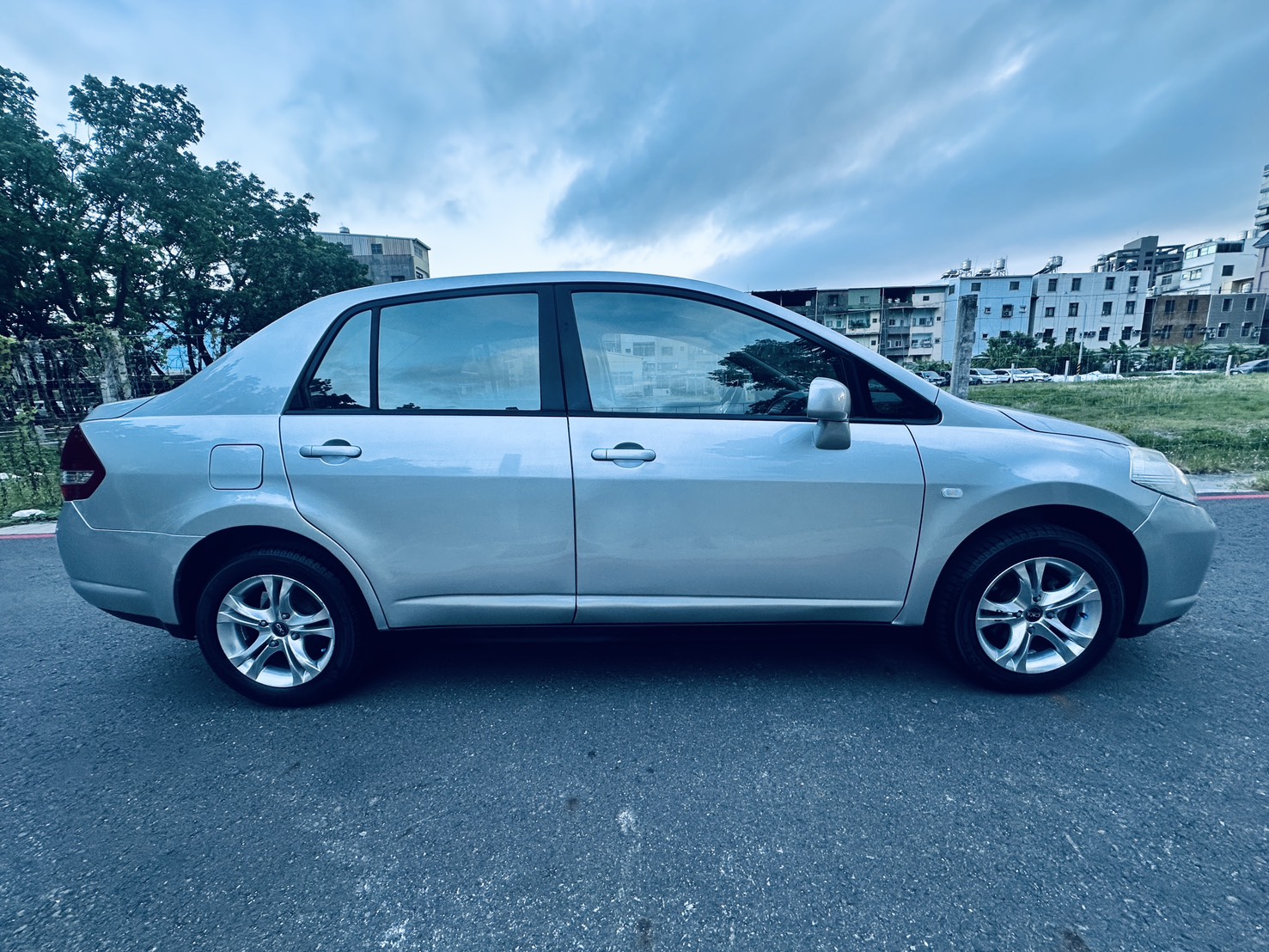 《鑫宏車業》四門 一代B規 方便實惠 代步車  第4張相片