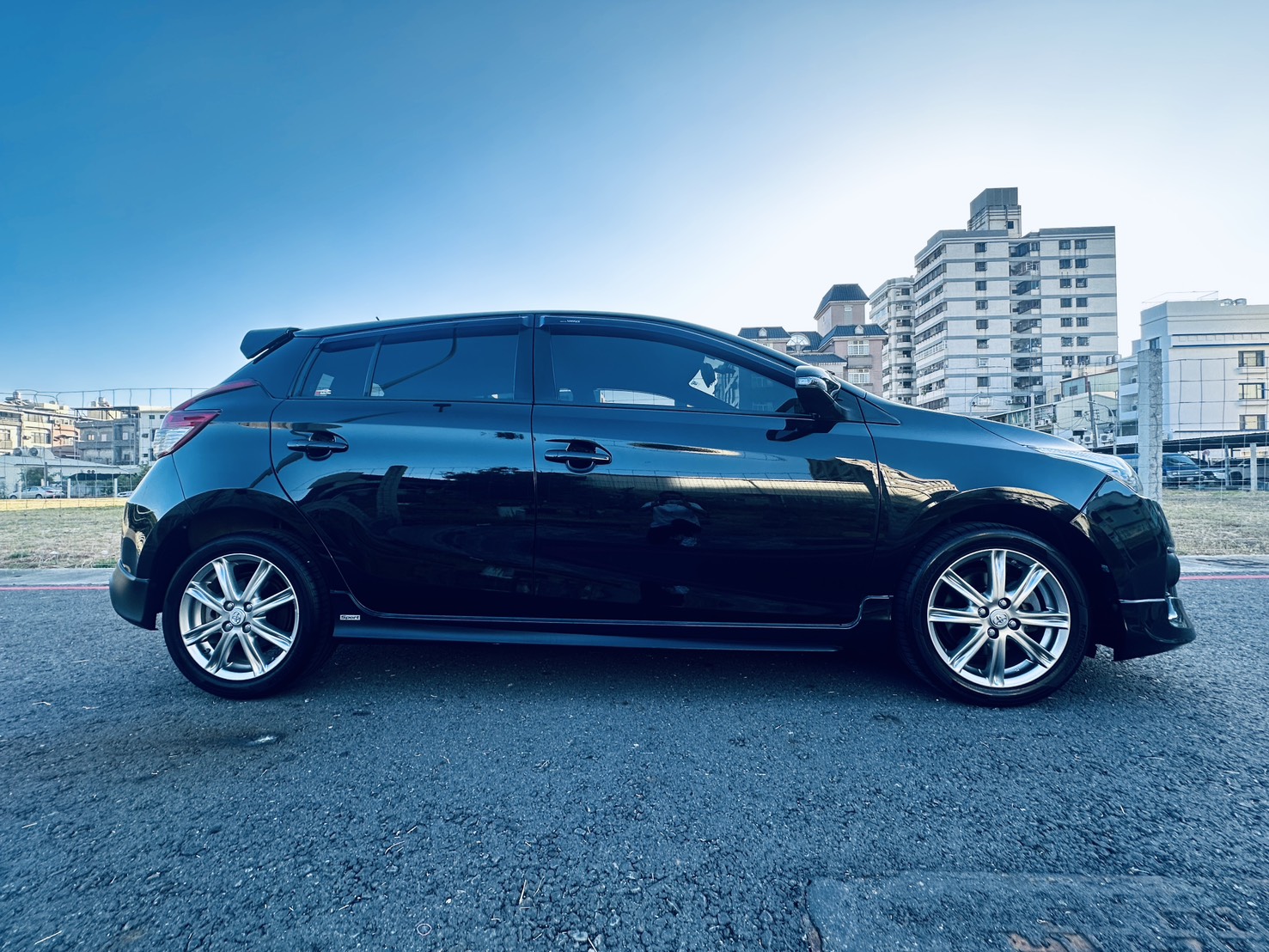 《鑫宏車業》二代小改款豪華型SPORT，省油、省稅、小資女代步好車..  第4張相片