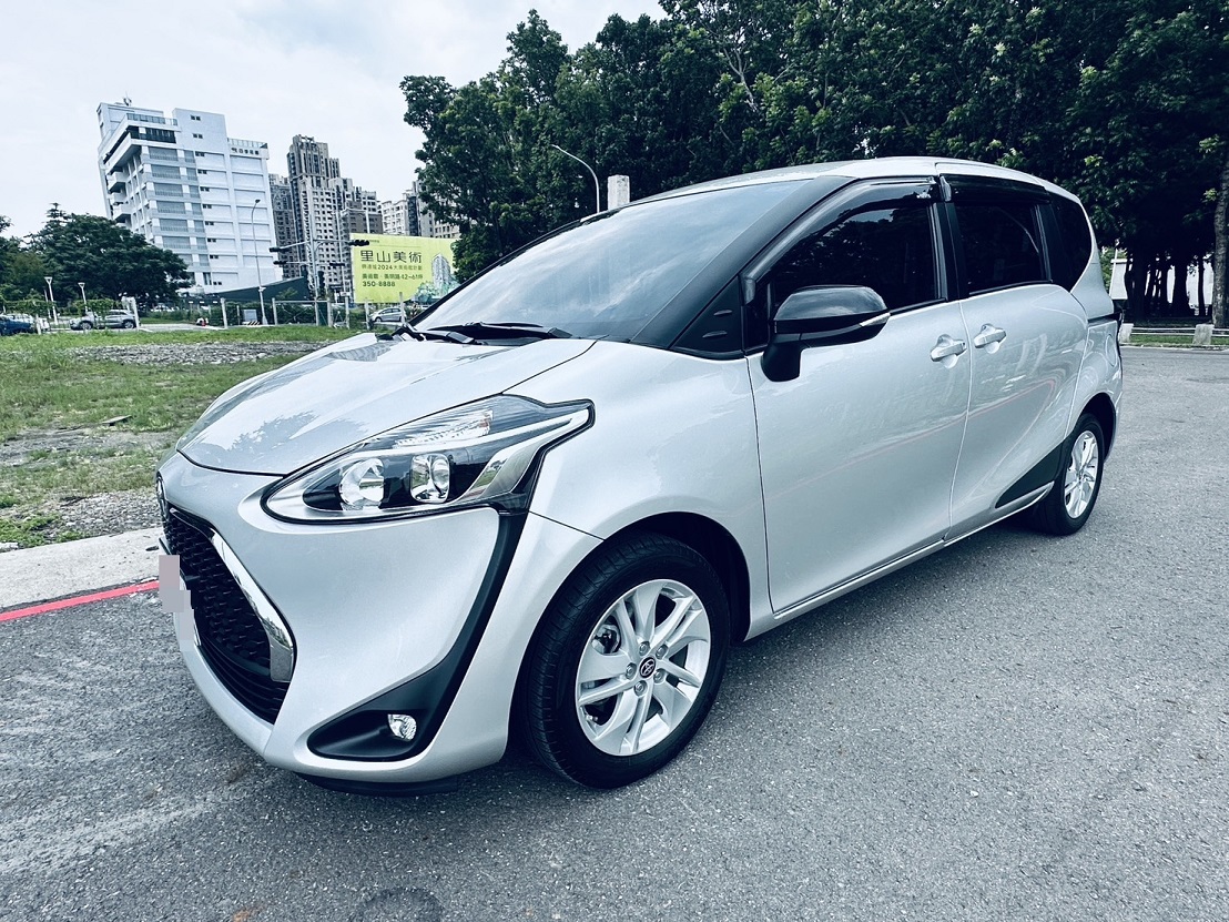 《鑫宏車業》一代小改款經典版，五人座熱門休旅車、家庭用車..  第1張相片