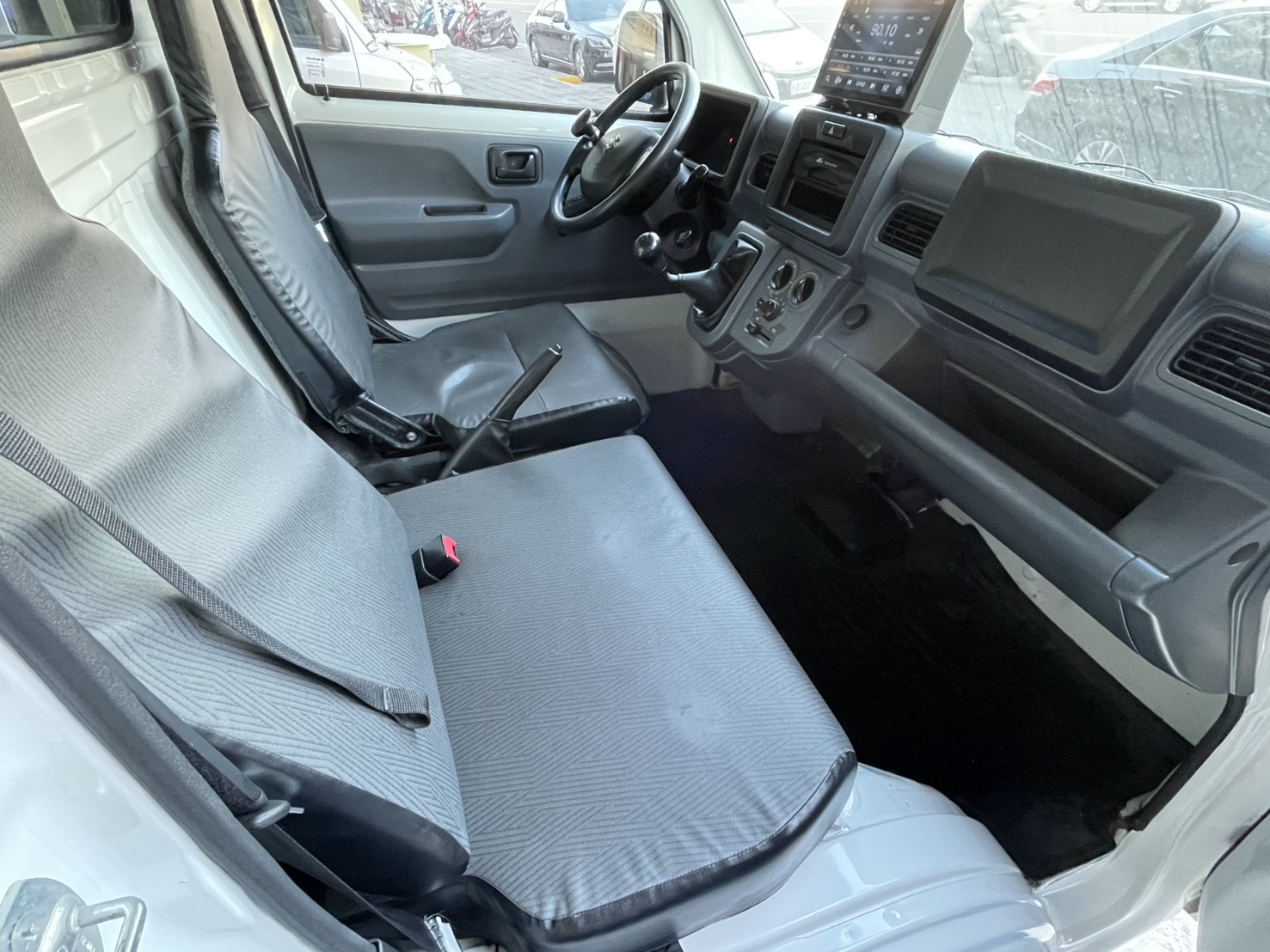 《鑫宏車業》新進車輛 整理中-拚生意就選CARRY 二代手排  第5張相片