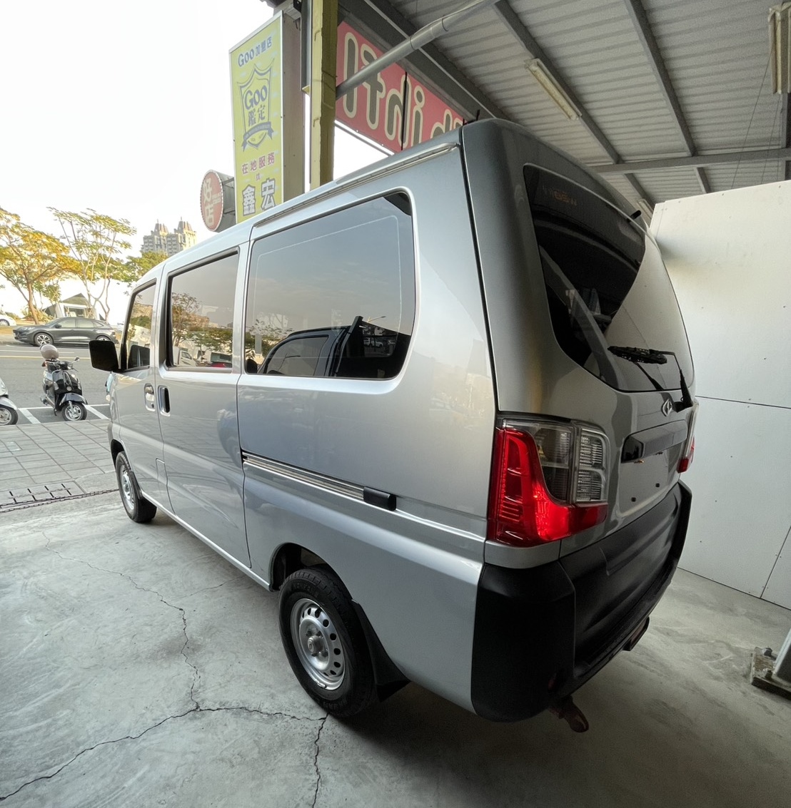 已收訂---《鑫宏車業》新進車輛 準備中 菱利Ａ１８０ 三代改款２人座手排 廂型車  第3張相片