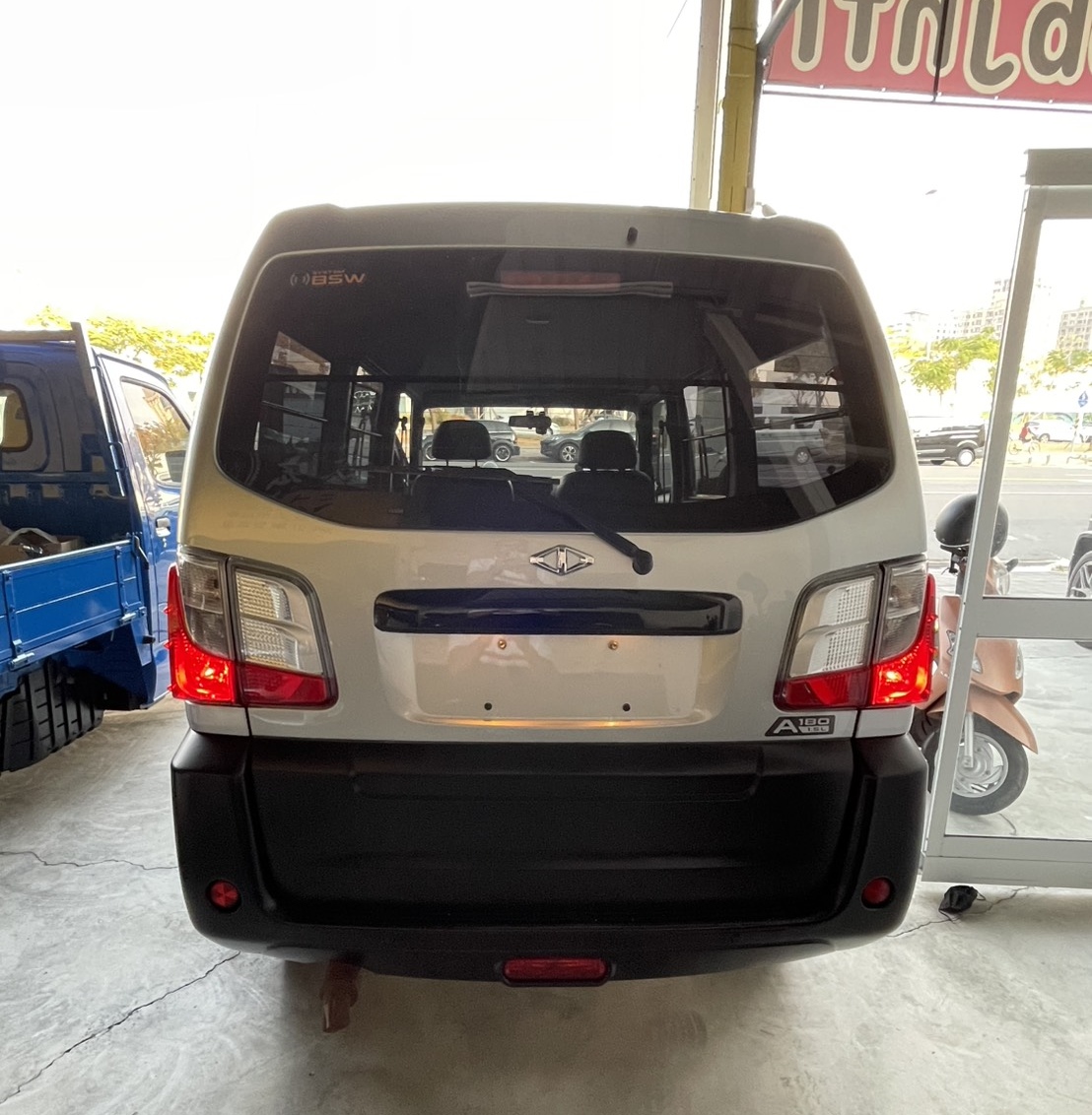 已收訂---《鑫宏車業》新進車輛 準備中 菱利Ａ１８０ 三代改款２人座手排 廂型車  第4張相片