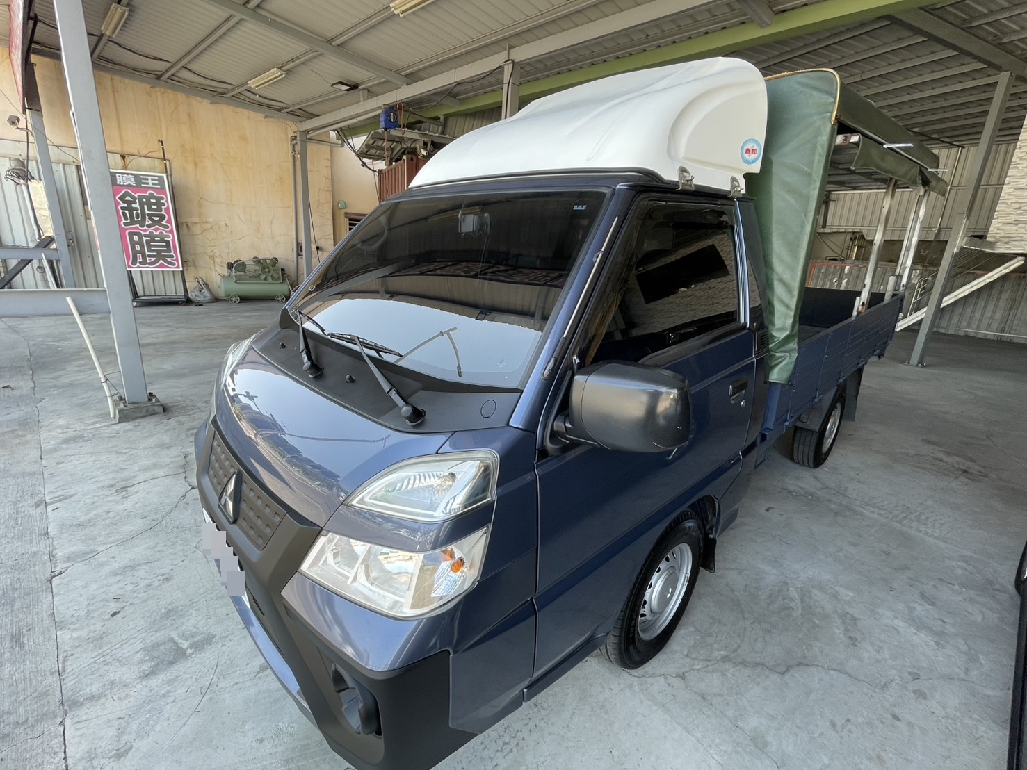 《鑫宏車業》底盤乾淨-無生鏽，引擎+變速箱無漏油 大改款２人座 6速手排  第1張相片