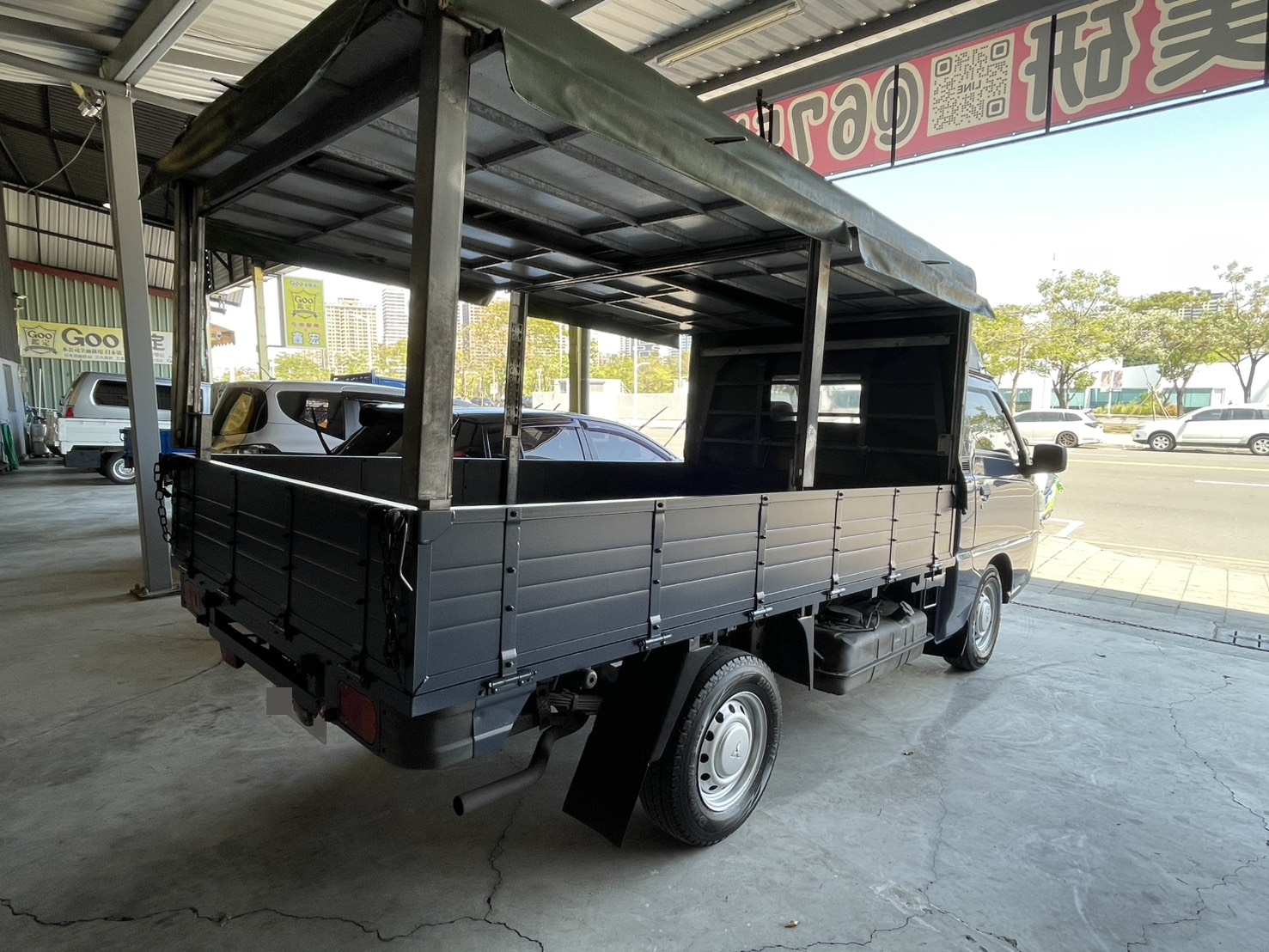 《鑫宏車業》底盤乾淨-無生鏽，引擎+變速箱無漏油 大改款２人座 6速手排  第10張相片