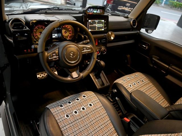 Suzuki Jimny  第14張相片