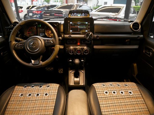 Suzuki Jimny  第17張相片