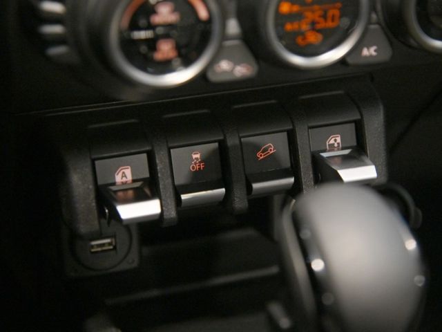 Suzuki Jimny  第23張相片