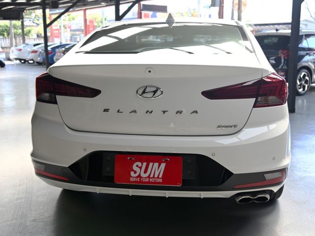 Hyundai Elantra  第8張相片