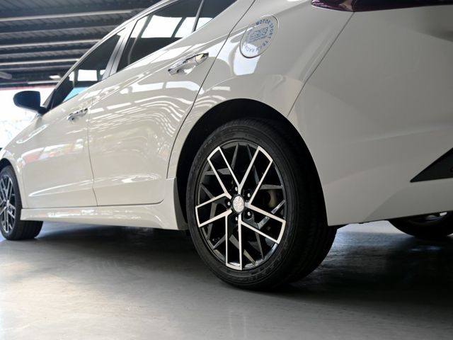 Hyundai Elantra  第9張相片