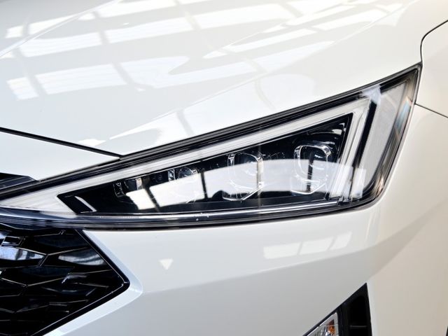 Hyundai Elantra  第10張相片