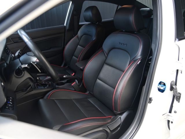 Hyundai Elantra  第13張相片