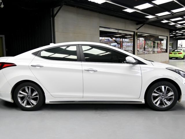 Hyundai Elantra  第3張相片