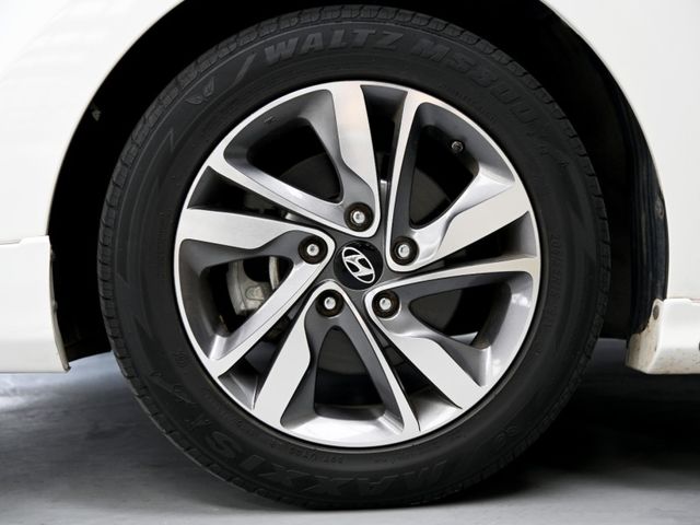 Hyundai Elantra  第7張相片