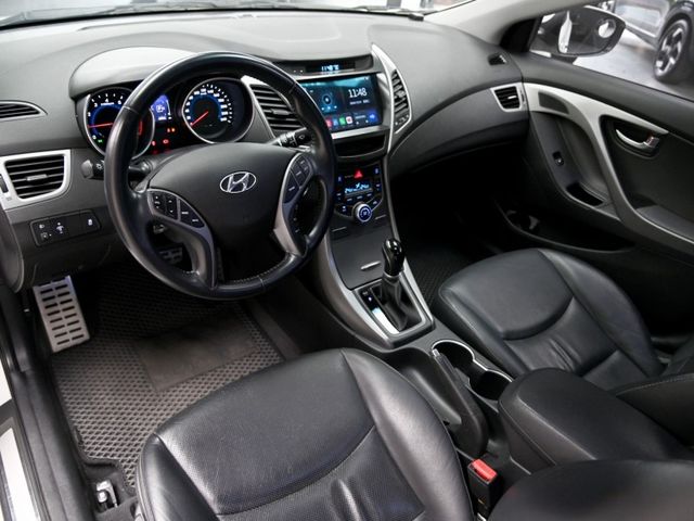 Hyundai Elantra  第9張相片