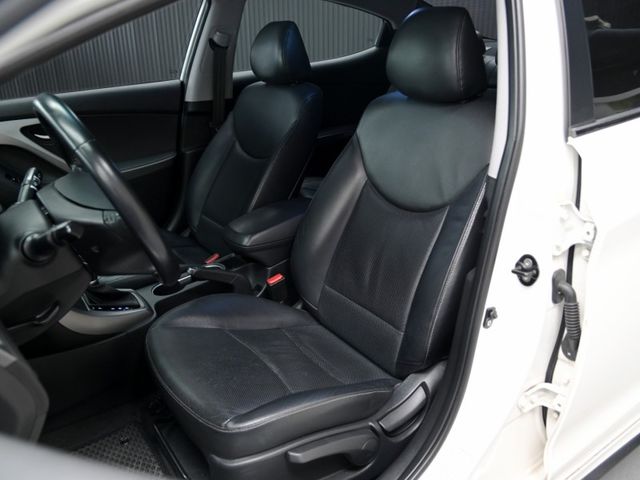 Hyundai Elantra  第10張相片