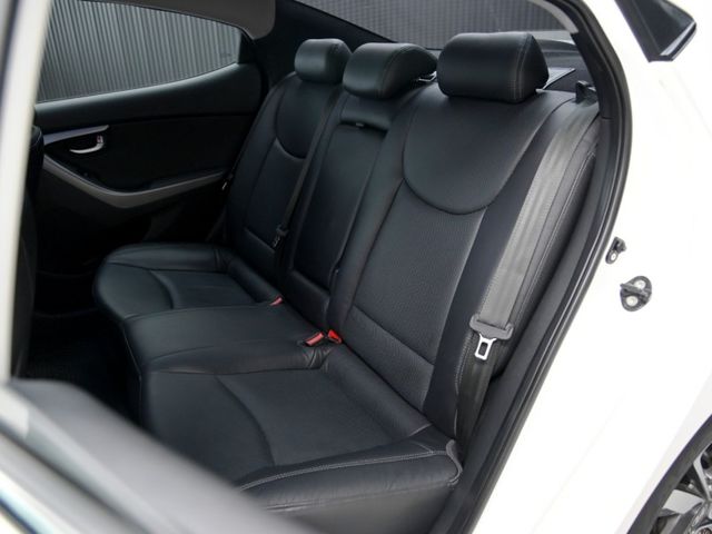 Hyundai Elantra  第11張相片