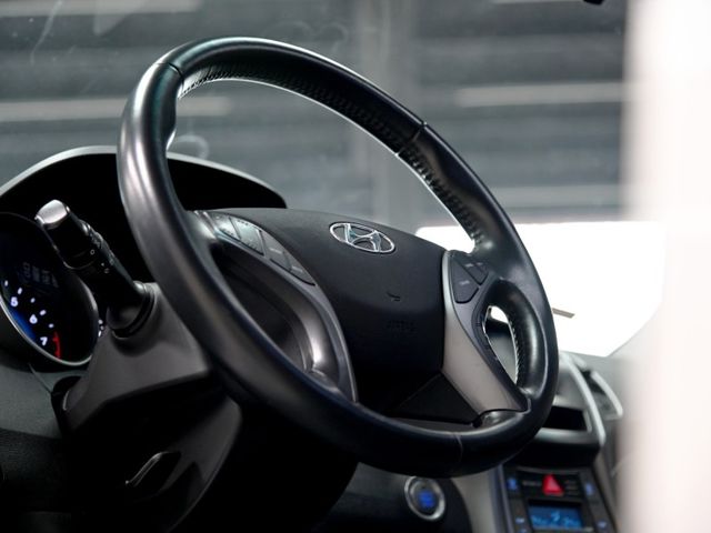 Hyundai Elantra  第12張相片