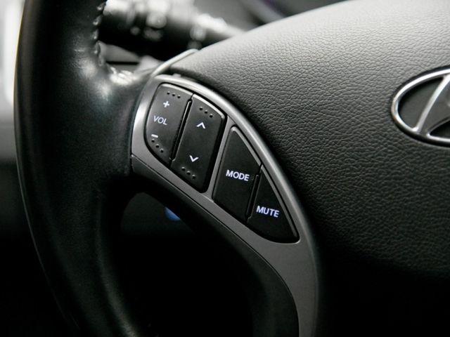 Hyundai Elantra  第13張相片