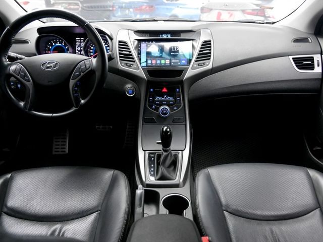 Hyundai Elantra  第15張相片