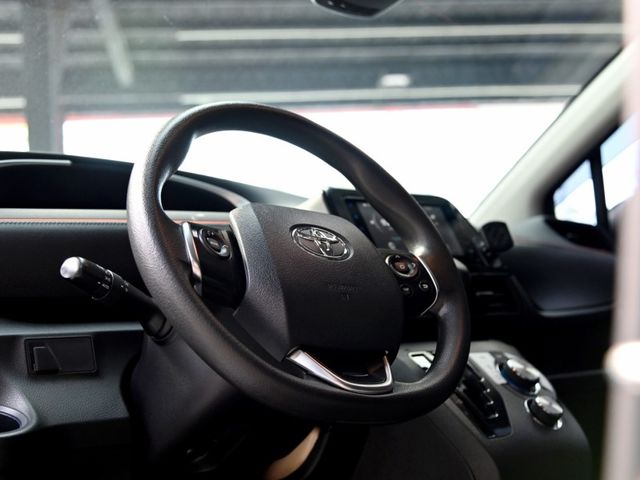 Toyota SIENTA  第13張相片