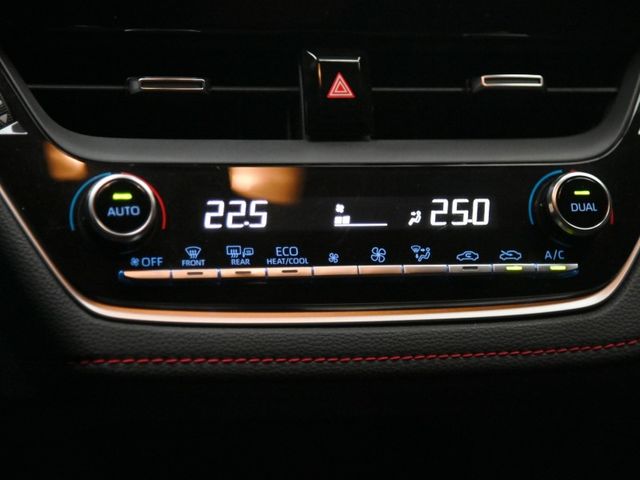 Toyota Auris  第17張相片