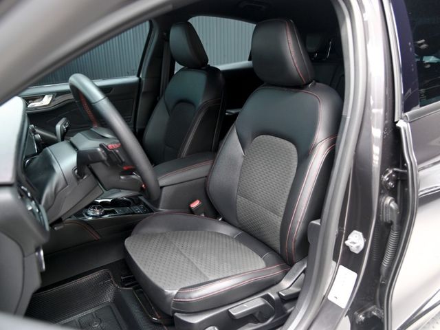 超低月付免費試算分析/2020 FORD Focus ST-line輕鬆讓你帶回家!  第11張相片