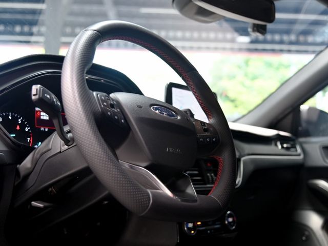 超低月付免費試算分析/2020 FORD Focus ST-line輕鬆讓你帶回家!  第13張相片