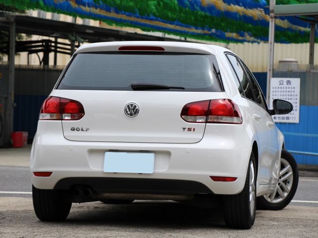 ✔️ 7安 ✔️IKEY ✔️定速 ✔️感應頭燈 ✔️感應雨刷 ✔️ISOFIX ✔️只跑9萬  第2張相片