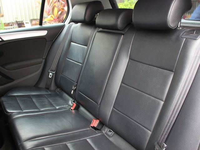 ✔️ 7安 ✔️IKEY ✔️定速 ✔️感應頭燈 ✔️感應雨刷 ✔️ISOFIX ✔️只跑9萬  第9張相片