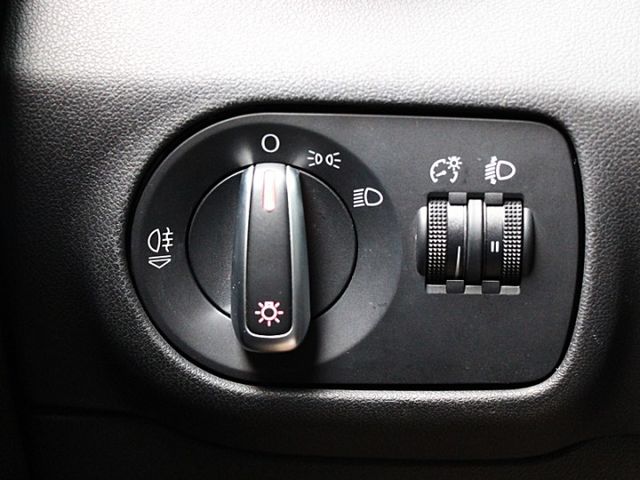 ✔️6安 ✔️ISOFX ✔️後座分離倒覆 ✔️大螢幕 ✔️整年度稅金8640元  第17張相片