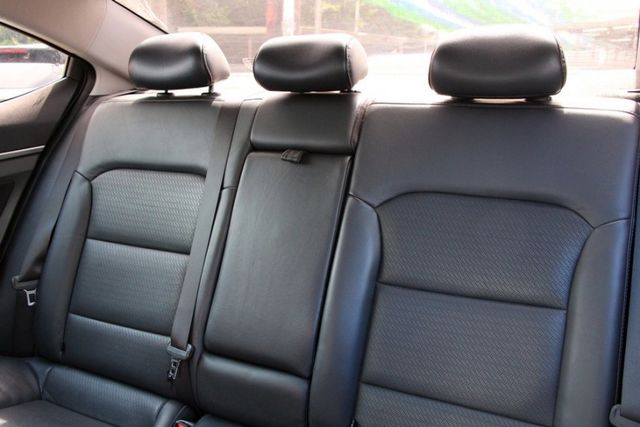 ✔️雙安 ✔️影音系統 ✔️皮椅✔️感應頭燈 ✔️感應雨刷 ✔️ISOFIX  第6張相片