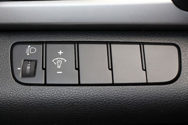 ✔️雙安 ✔️影音系統 ✔️皮椅✔️感應頭燈 ✔️感應雨刷 ✔️ISOFIX  第15張相片