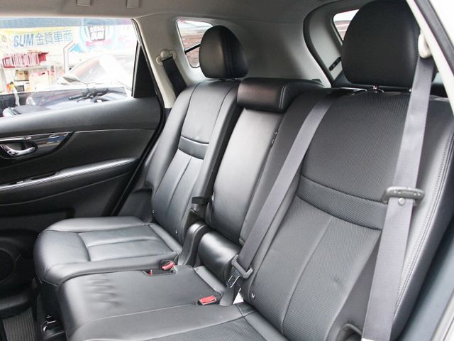 ✔️6安 ✔️ACC ✔️電尾門 ✔️環景 ✔️IKEY ✔️後出風口 ✔️定速✔️LED頭燈  ✔️跑10萬  第7張相片