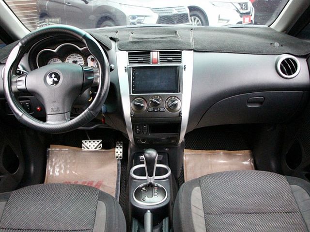 ✔️2安✔️io運動版✔️燻黑大燈✔️影音✔️倒車顯影✔️抬頭顯示器✔️跑31萬  第8張相片