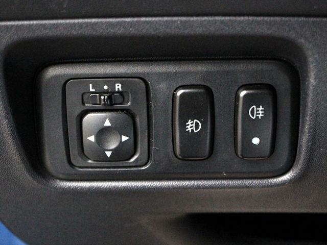 ✔️2安✔️io運動版✔️燻黑大燈✔️影音✔️倒車顯影✔️抬頭顯示器✔️跑31萬  第14張相片