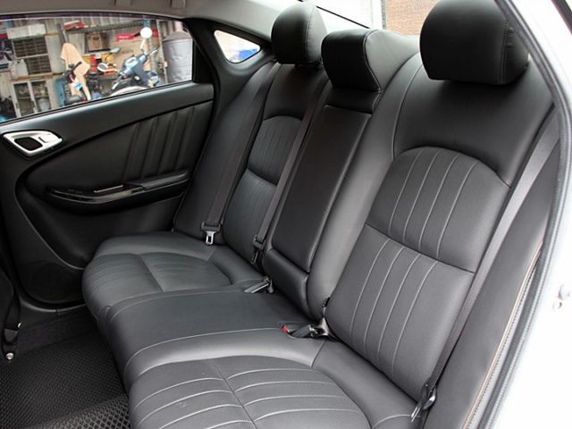 ✔️6安✔️定速✔️天窗✔️恆溫✔️ 安卓機✔️尾翼✔️電折✔️電子手煞車✔️TCS✔️跑10萬  第11張相片