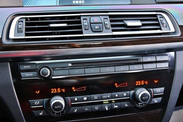 ✔️6安✔️IKEY✔️雙區恆溫✔️天窗✔️後座出風口✔️電子手煞車✔️電尾門✔️磁吸們✔️跑17萬  第16張相片