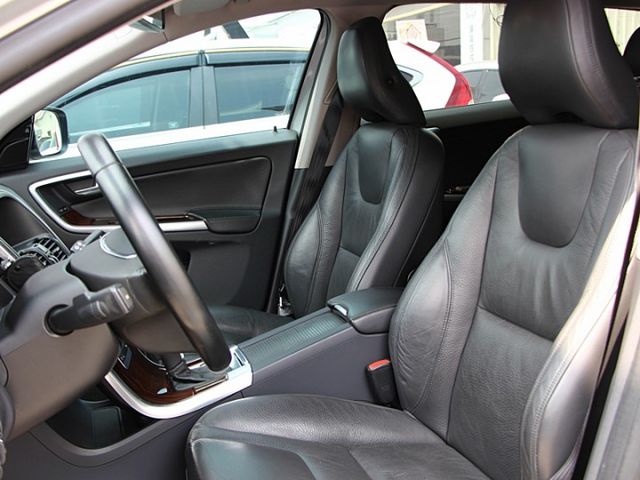 ✔️6安✔️定速✔️倒車顯影✔️電動椅✔️電動尾門✔️HID頭燈✔️原廠保養✔️TCS✔️跑13萬  第9張相片