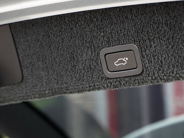 ✔️6安✔️定速✔️倒車顯影✔️電動椅✔️電動尾門✔️HID頭燈✔️原廠保養✔️TCS✔️跑13萬  第14張相片