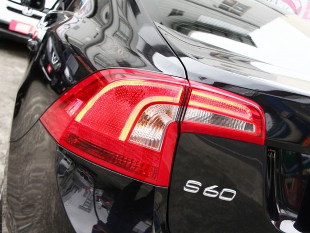 ✔️6安 ✔️快撥 ✔️定速 ✔️導航 ✔️HID頭燈 ✔️雙電動椅 ✔️跑8萬  第6張相片