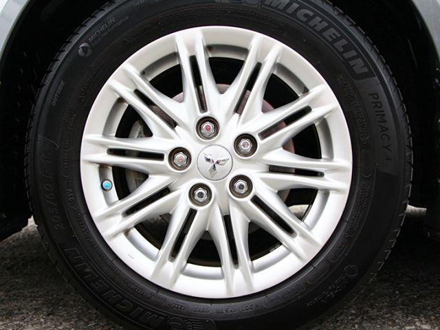 ✔️6安 ✔️IKEY ✔️數位儀表 ✔️尾翼 ✔️改閥門排氣管 ✔️影音 ✔️跑9萬  第7張相片