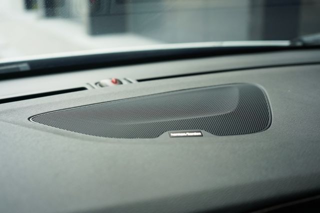 D3、柴油、天窗、ACC、車道偏移、換檔撥片、盲點、電動座椅×2、停車輔助系統、旗艦版、HID頭燈、HK音響  第20張相片