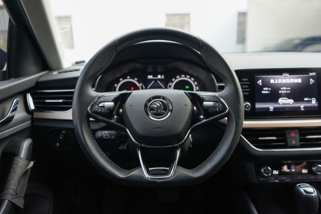 TSI豪華動能版、里程僅跑4萬、渦輪增壓、原鈑件、電動尾門、跟車系統、盲點  第8張相片