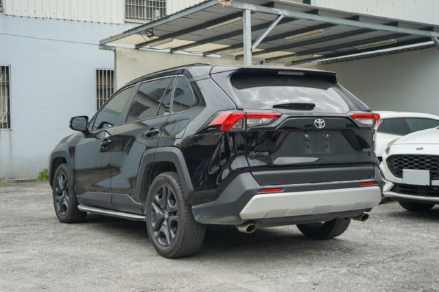 越野冒險版、4WD、環景系統、ACC跟車、車偏警示、全景天窗、電動腰靠  第3張相片