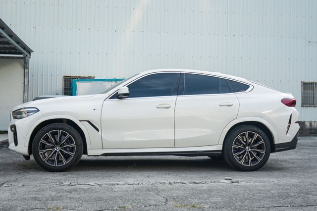 40i M Sport版3.0、渦輪增壓、全景天窗、電動尾門、環景系統、自動停車、ACC跟車、電動方向盤  第5張相片