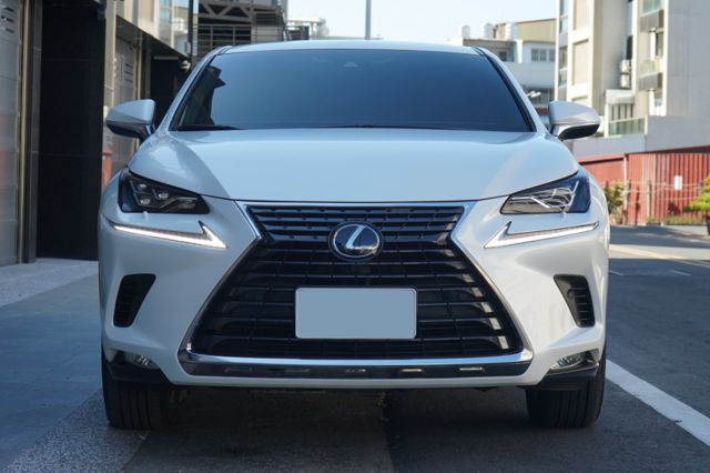 豪華版2.0、里程僅跑7萬多、渦輪增壓、倒車顯影、車偏、ACC跟車、電動方向盤  第2張相片