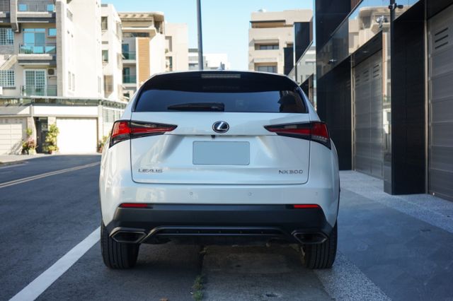 豪華版2.0、里程僅跑7萬多、渦輪增壓、倒車顯影、車偏、ACC跟車、電動方向盤  第4張相片